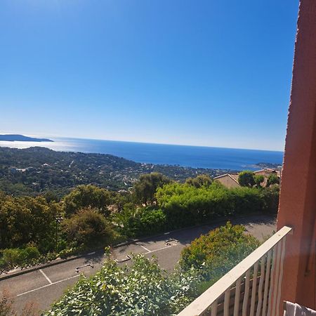 Location Vacance Vue Mer 4 A 6 Personnes Кавалере-сюр-Мер Екстериор снимка