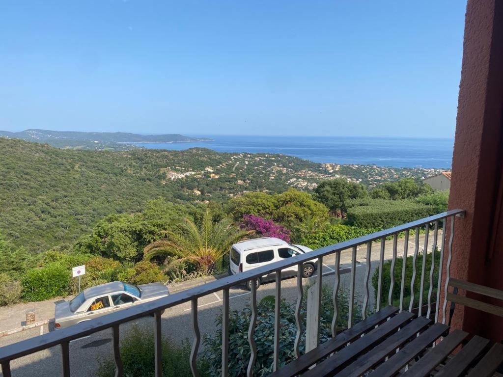 Location Vacance Vue Mer 4 A 6 Personnes Кавалере-сюр-Мер Екстериор снимка